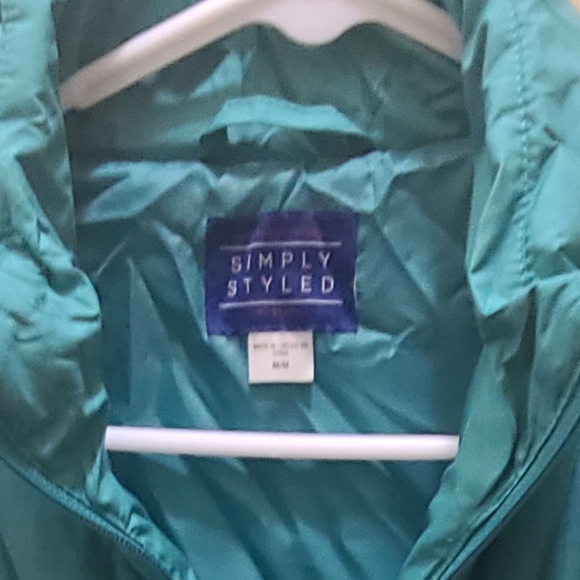 Simply styled - Picture 2 of 2